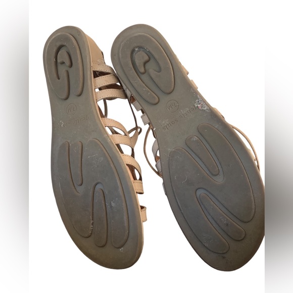 Gentle Souls by Kenneth Cole "Break My Heart" Cage Sandal - Picture 4 of 7